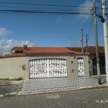 CASA térrea R$ 260.000,00 Praia de Mongaguá - Casa de Esquina com garagem para 3 carros 02 dormitórios aceita financiamento 
