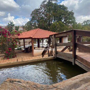 Vendo Sítio 5.000m² dentro São Gotardo MG Estrutura completa Investir 