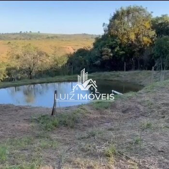 Vendo Sítio 4.98hectares muita água as margens Rio Quebra Anzol Pratinha MG
