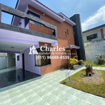 CASA À VENDA NO GUARUJÁ.